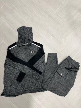 Under Armour  Hooded Top and Bottom